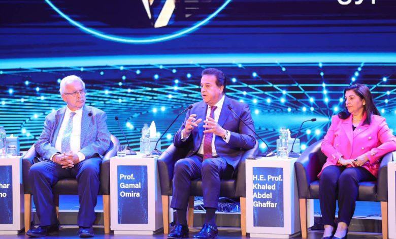 الصحة تعقد جلسة تناقشية حول دور الهيئة العامة للمستشفيات والمعاهد التعليمية في تحسين صحة المرضى