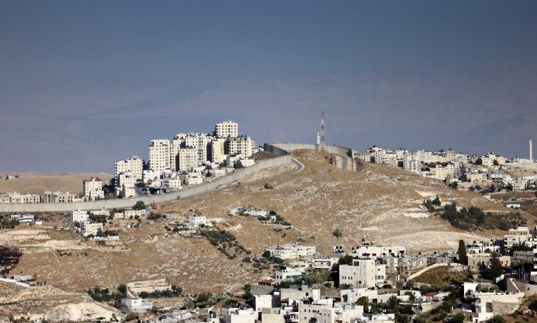 الولايات المتحدة والاتحاد الأوروبي يدينان خطة لإنشاء حي يهودي في بلدة أبو ديس الفلسطينية