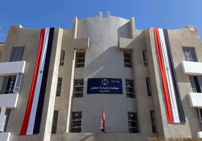 بعد وصلة هزار.. التحقيق مع صبي شوه وجه صديقه بزجاجة في الجيزة