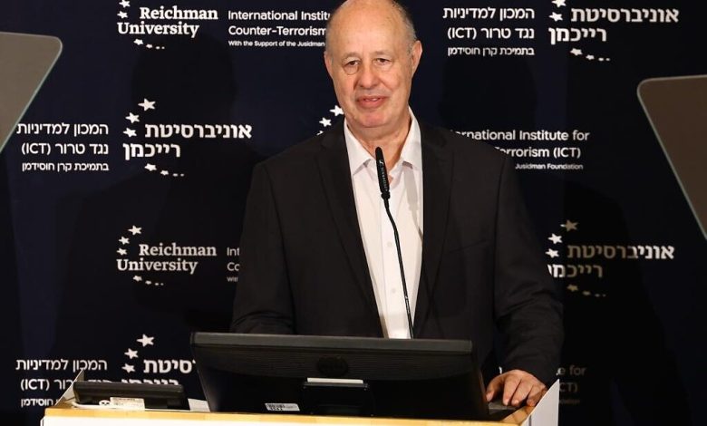 تساحي هنغبي يقول إن إسرائيل والسلطة الفلسطينية تجريان محادثات "مفتوحة"، ويرى تغييرا في نهجهما