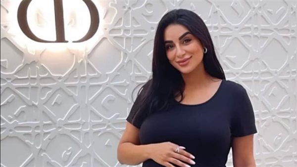 جوري بكر ترزق بمولودها الأول بعد عام من الزواج