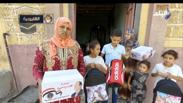 شاهد .. وزارة الداخلية توزع حقائب وأدوات مدرسية بالمجان