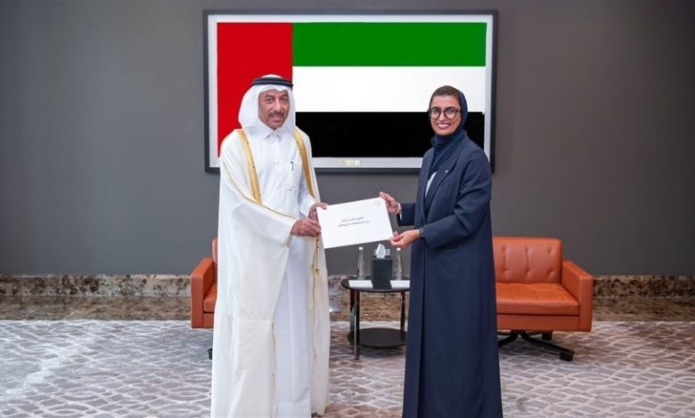 ورة الكعبي تتسلم نسخة من أوراق اعتماد سفير قطر