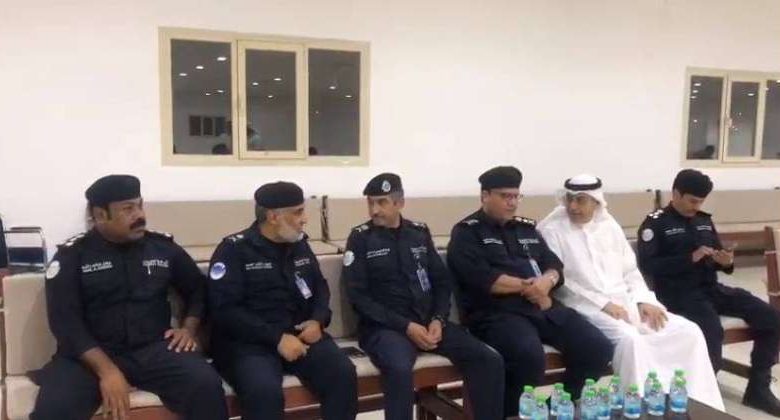 وزير الداخلية يتقدم مشيعي شهيد الوطن حمدان المطيري