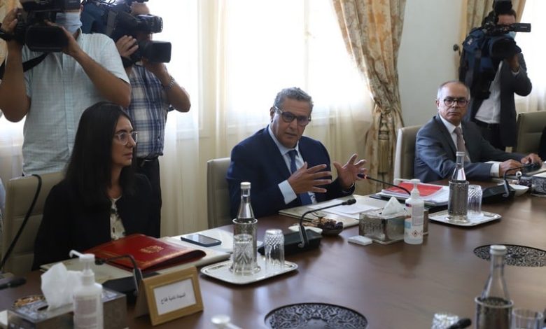 أخنوش يدخل على خط احتجاجات النقابات التعليمية ضد "النظام الأساسي الجديد"