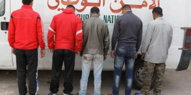 اعتقال 5 أشخاص بطنجة… حاول أولهم النصب على الباقين بهوية مزورة فاختطفوه وطالبوا بالفدية!