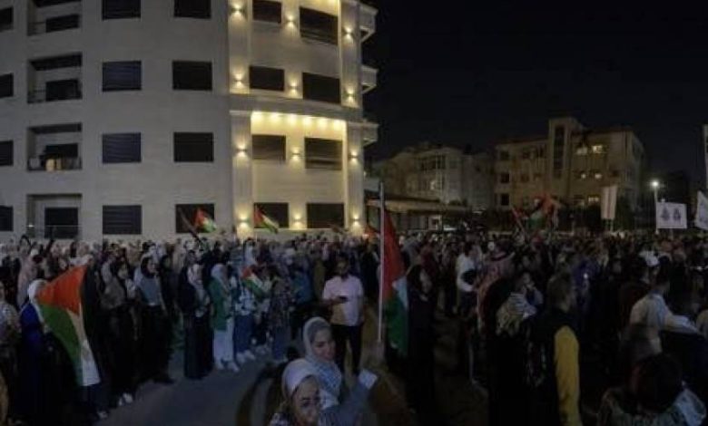 أمام سفارة الاحتلال.. عمان تهتف لغزة ومقاومتها