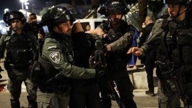 الاحتلال يعتقل 12 فلسطينيا بينهم سيدة ثمانينية وفتاة من القدس