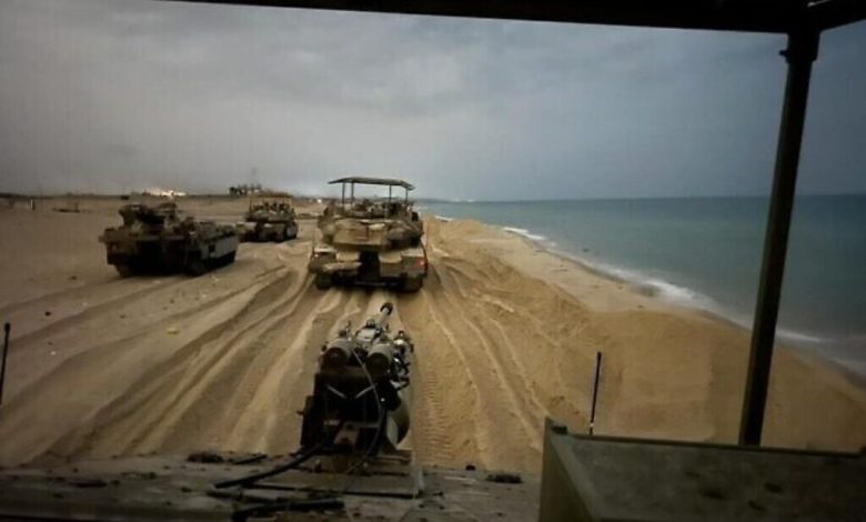 الجيش الإسرائيلي يدمر مواقع مضادة للدبابات التابعة لحماس، ويتابع القتال في غزة مع استمرار إطلاق الصواريخ على إسرائيل