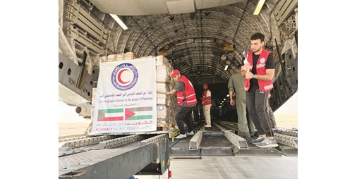 الطائرة الثالثة من الجسر الجوي الكويتي لإغاثة غزة تحط بمطار العريش المصري