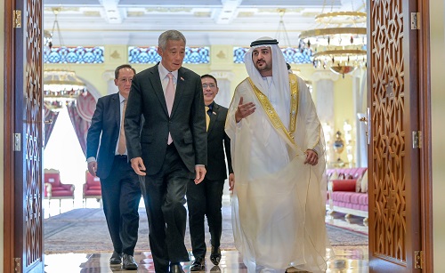 بالصور.. مكتوم بن محمد يبحث مع رئيس وزراء سنغافورة علاقات التعاون