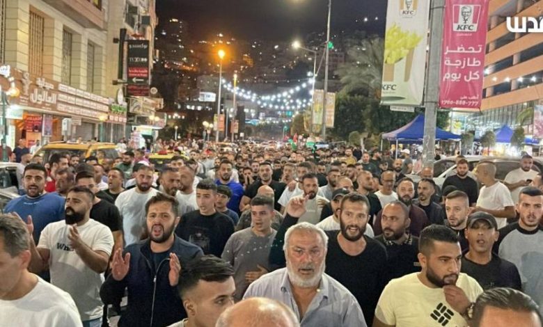 بعد انقطاع الاتصال وقصف غير مسبوق.. فيديو: الضفة تخرج في مسيرات ليلية حاشدة دعمًا لغزة ومقاومته