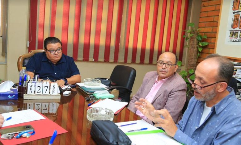 خالد جلال يبحث خطة مشروعات 2024 المسرحية