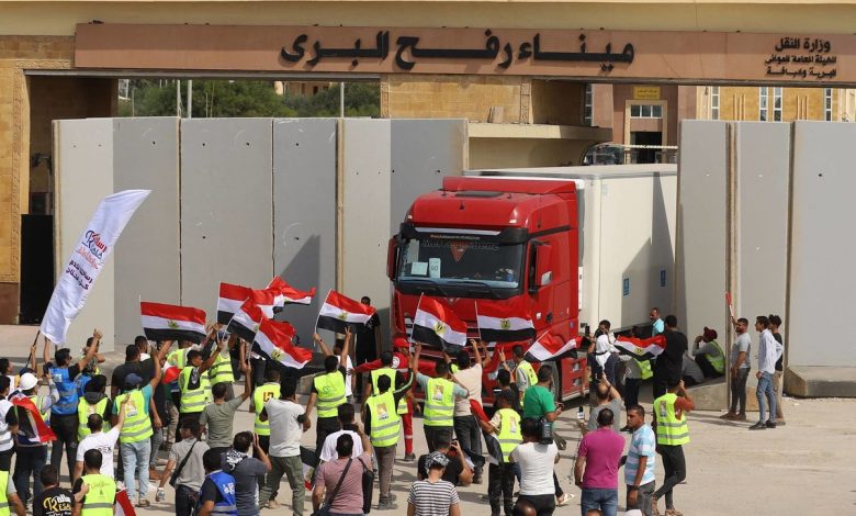 دخول دفعة ثانية من قوافل المساعدات لقطاع غزة عبر معبر رفح