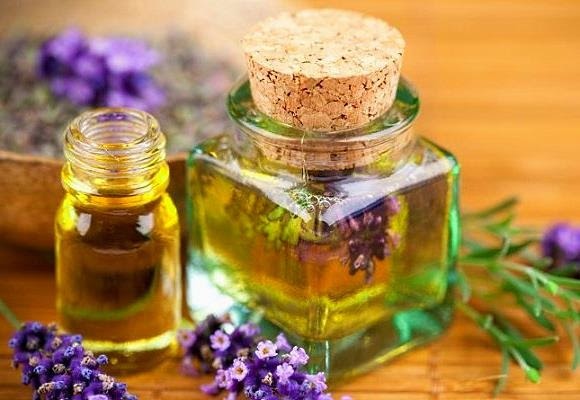 زيت اللافندر.. استخداماته للبشرة والمنطقة الحساسة