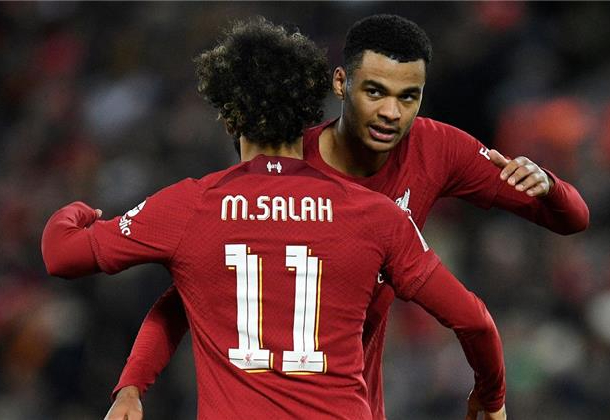 جاهز للديربي.. كلوب يستعد نجمه المفضل في هجوم ليفربول أمام إيفرتون