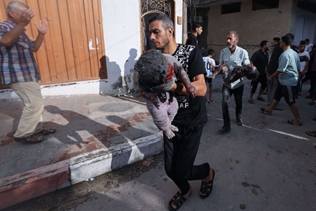 لا غذاء في غزة.. و1400 طفل وامرأة قتلوا خلال 11 يوماً