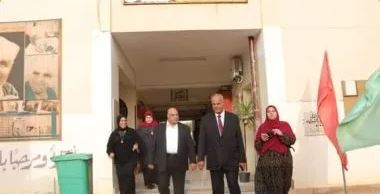 وكيل تعليم الوادي الجديد يتفقد مدرسة اللغات المتميزة بالخارجة