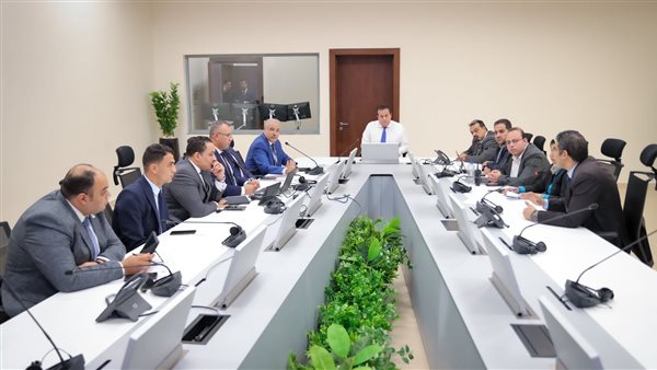 ‏‎وزير الصحة يتابع توافر الأدوية والمستلزمات الطبية والأكسجين وأكياس الدم