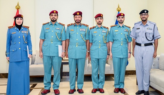 قائد عام شرطة الشارقة يكرم مجموعة من المتميزين