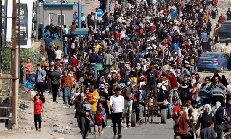 آلاف الفلسطينين يفرون من شمال القطاع إلى جنوبه