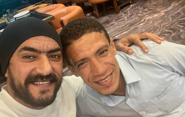 أحمد العوضي وعامل النظافة