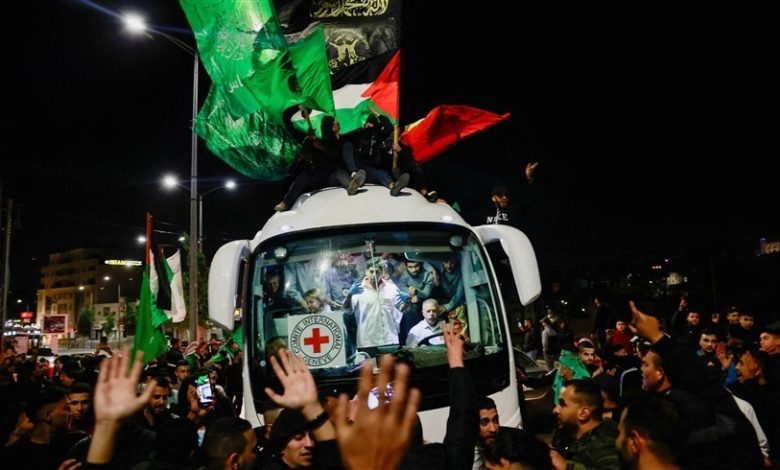 إسرائيل تطلق سراح 39 فلسطينياً مقابل إفراج حماس عن 17 محتجزاً