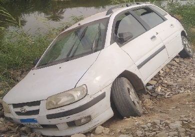 إصابة 3 أشخاص بحادث تصادم سيارة ملاكى مع ميكروباص بطهطا فى سوهاج