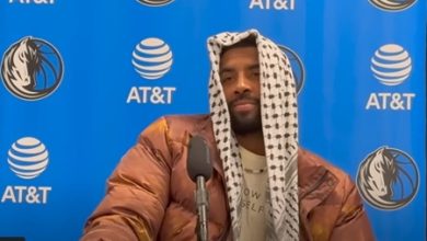 الأشهر بالعالم.. لاعب سلة أميركي بكوفية فلسطينية على الهواء