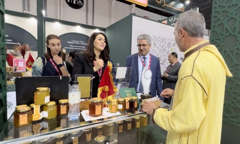 المنتجات المحلية المغربية تجذب الزوار في اختتام معرض أبوظبي للأغذية