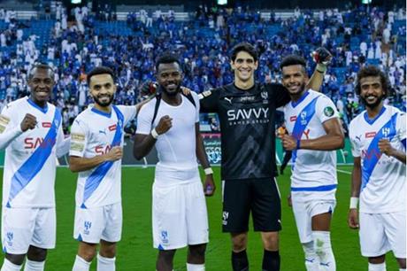 الهلال يهزم الحزم ويبلغ ربع النهائي