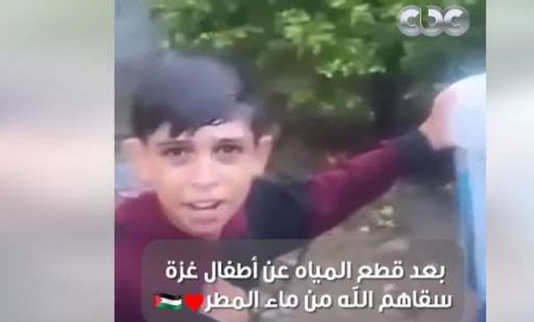 الوجه الآخر لسقوط الأمطار على غزة.. غرق الخيام وتبلل ملابس الأطفال