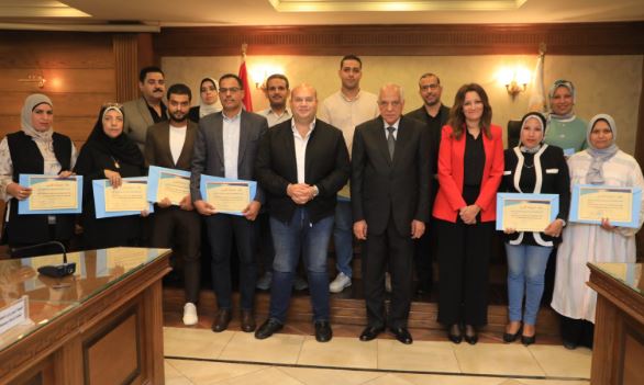 تكريم أوائل الدورات التدريبية من موظفي محافظة الجيزة