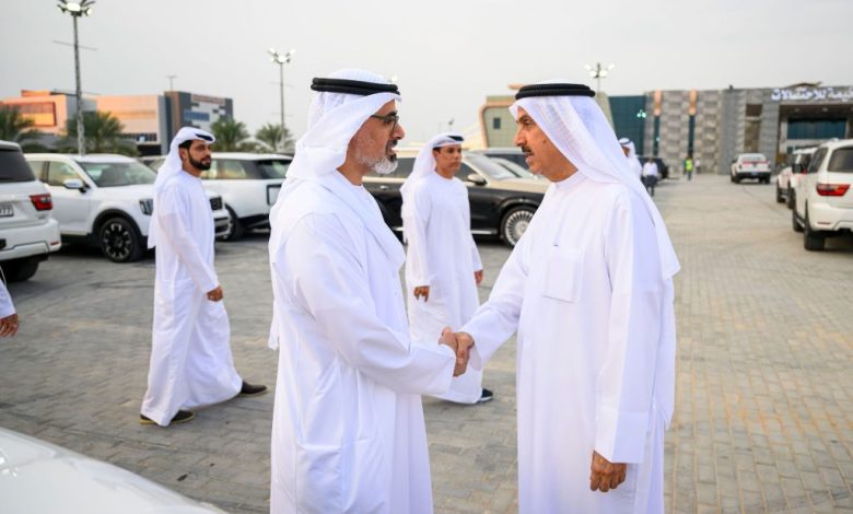 خالد بن محمد بن زايد يقدم واجب العزاء في وفاة والدة معالي صقر بن غباش