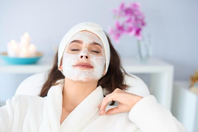 طرق فعالة لعلاج قشرة الوجه في الشتاء