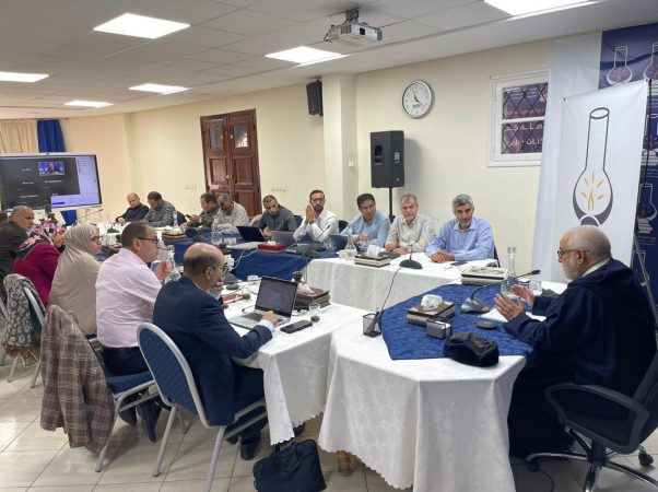 قيادة “البيجيدي” تدعو إلى قطع جميع علاقات التواصل والتطبيع مع إسرائيل وإغلاق مكتبها بالرباط