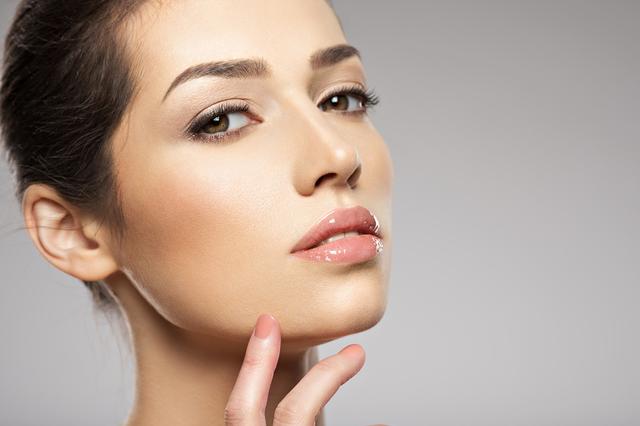 ماسكات طبيعية لشد بشرة الوجه تغنيك عن تقنيات التجميل والكريمات