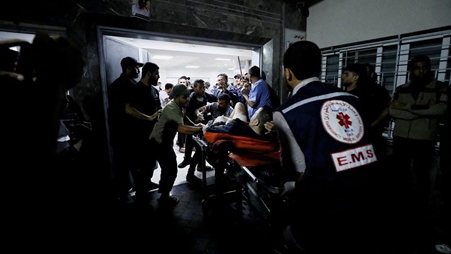مقتل 39 طفلًا.. توقف العمليات بمجمع الشفاء في غزة بعد نفاد الوقود