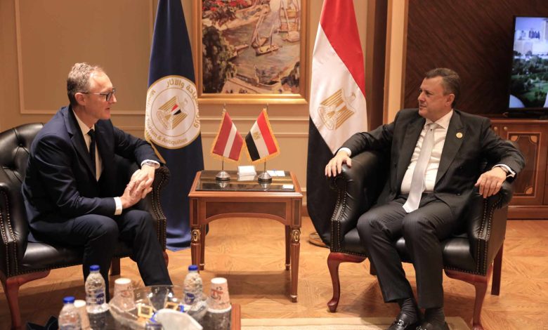 وزير السياحة يبحث مع سفير لاتفيا تعزيز التعاون بين البلدين في مجال السياحة والآثار