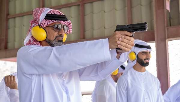 ولي عهد عجمان يزور نادي مصفوت للرماية والفروسية