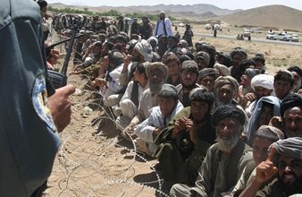 إيران ترحل أكثر من 60 ألف أفغاني خلال شهر واحد