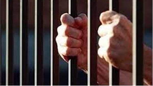 المؤبد وغرامة 100 ألف جنيه لمتهم بحيازة 13 قطعة حشيش في الإسكندرية