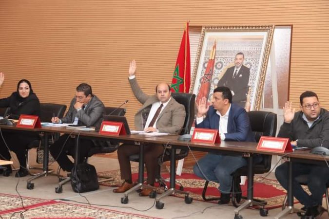 توافقات تنهي أزمة هدم المحلات التجارية بواجهة سوق قديم بإنزكان
