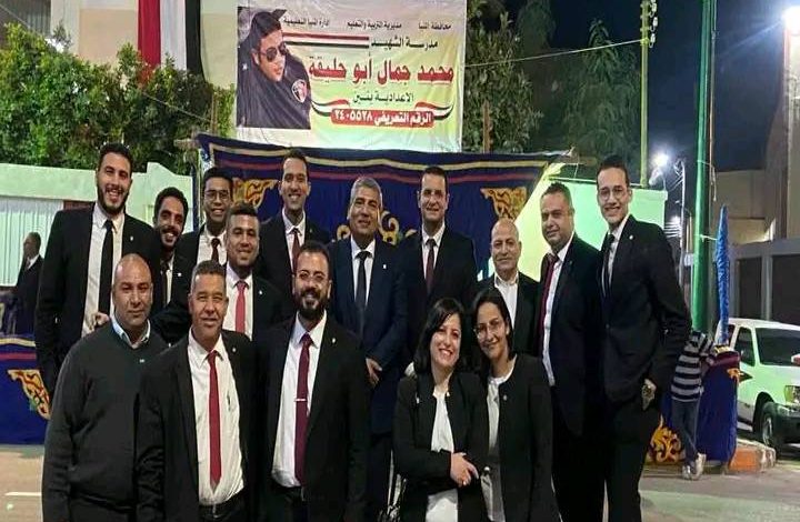 مدير البنك الأهلي بالمنيا والعاملون يدلون بأصواتهم في الانتخابات الرئاسية