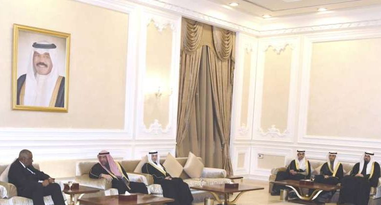 ممثل الرئيس الأميركي وزير الدفاع يصل الكويت