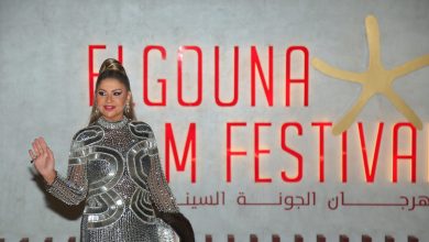 نجوم الفن والإعلام على السجادة الرملية في اليوم الثاني من مهرجان الجونة السينمائي