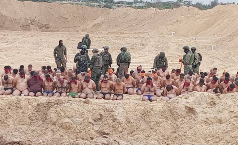 هارتس تكشف : استشهاد العديد من معتقلي غزة داخل معسكرات الجيش الإسرائيلي