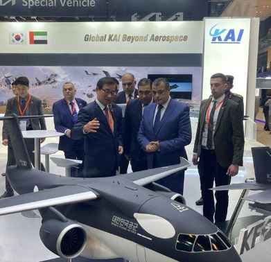 وزير الدولة للإنتاج الحربي يتفقد أجنحة الشركات العالمية بمختلف مجالات التصنيع العسكرية في إيدكس 2023