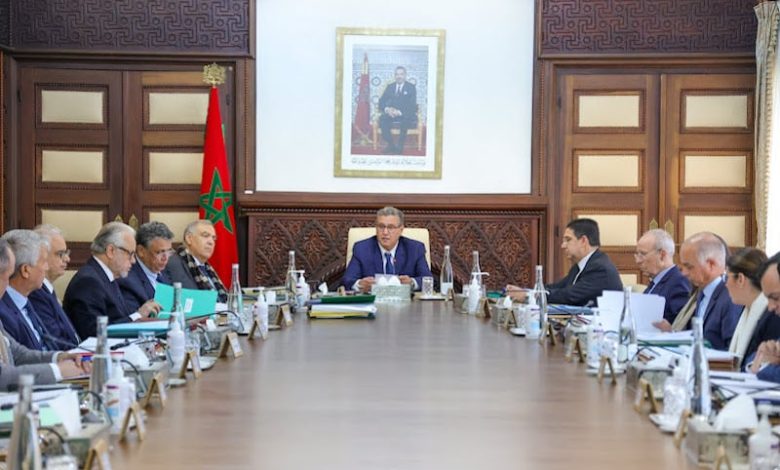 مؤسسات دستورية تنتظر "التنزيل" .. وفاعلون يطلبون التفعيل أو التعديل