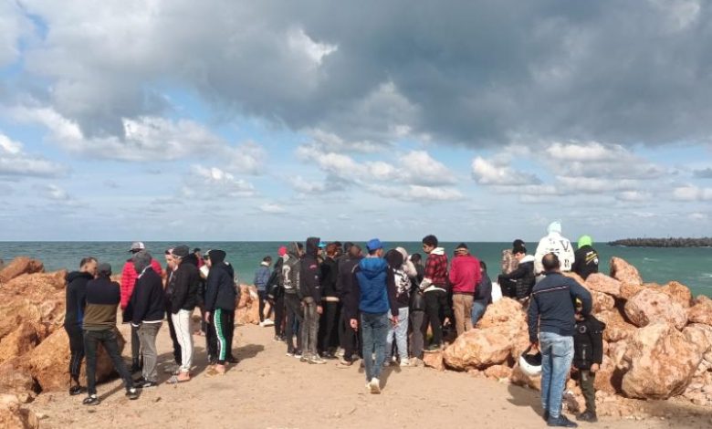 استمرار البحث عن جثة شاب غرق أثناء التقاط صورا في بحر الإسكندرية